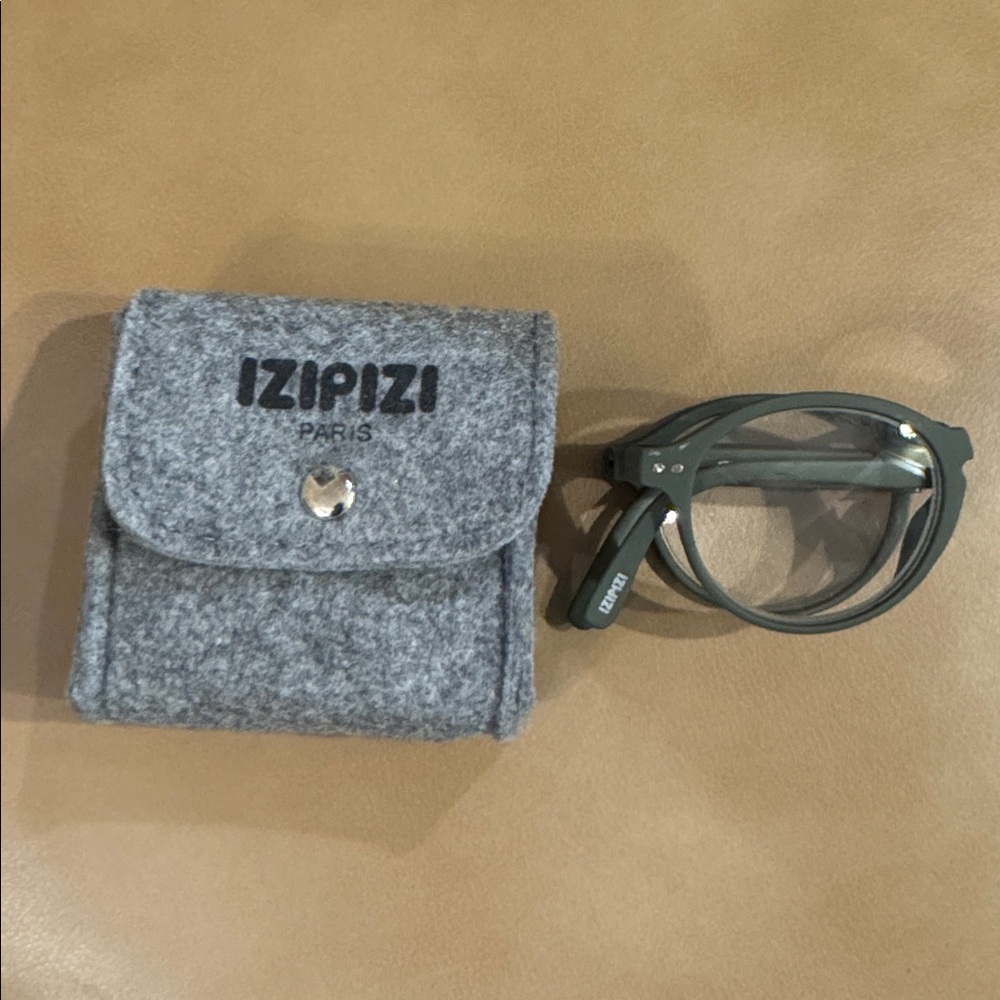Izipizi folding reading glasses. +2.50. Kaki green. - Picture 10 of 12